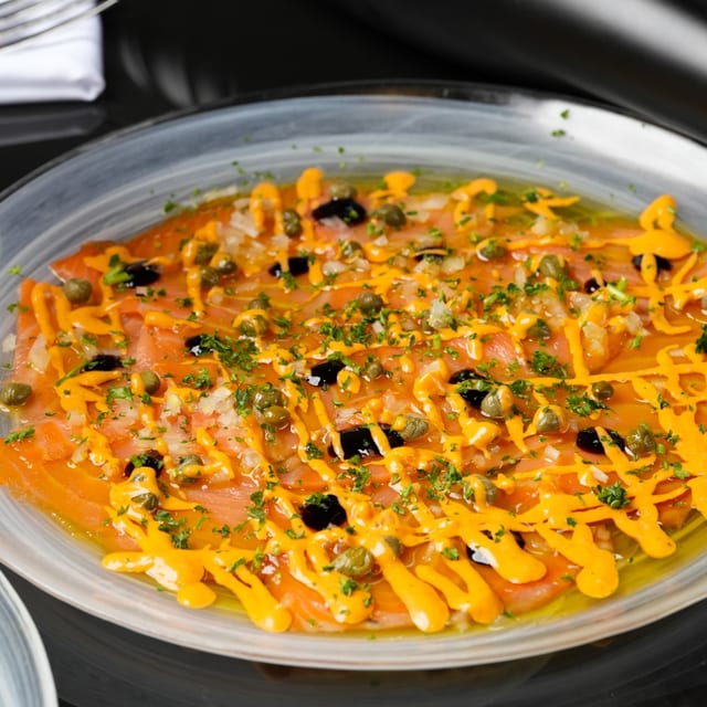 Tiradito de salmon Ahumado.