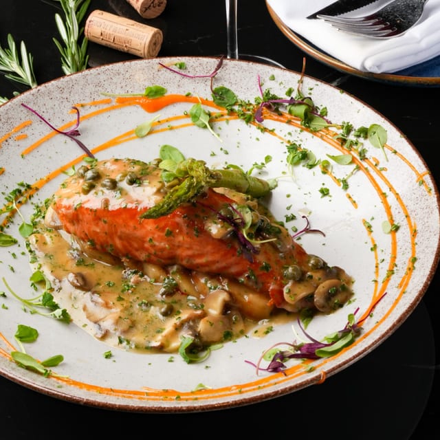 Salmon a La Pimienta Verde.