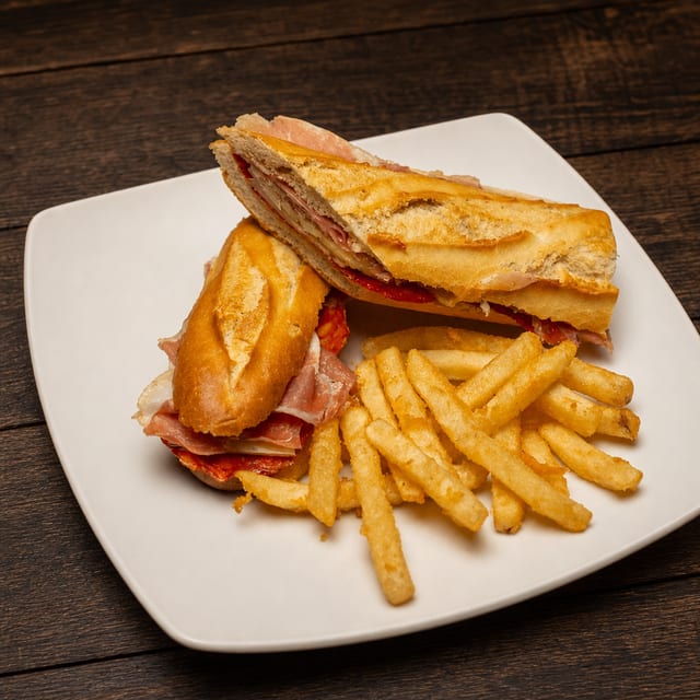 Bocata De Jamón Y Queso Cabrales.