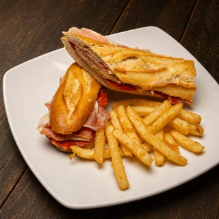 Bocata De Jamón, Queso Y Chorizo