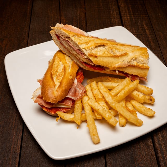 Bocata De Chorizo Con Queso.