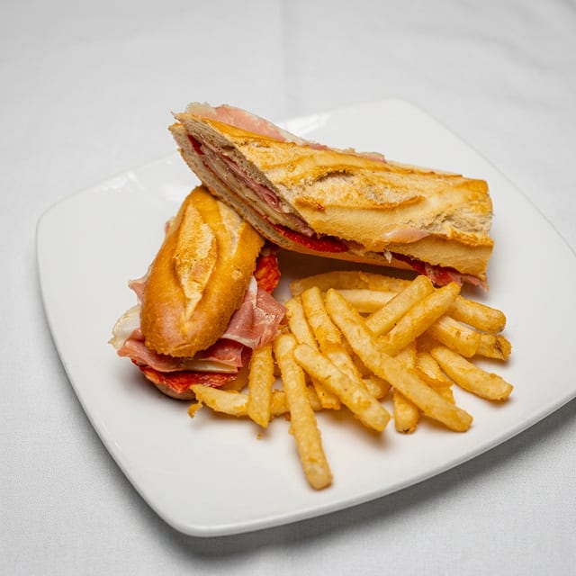 Bocata De Jamón Y Queso Cabrales.