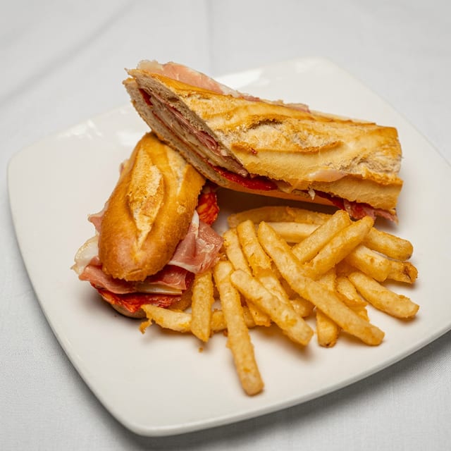 Bocata De Bonito Y Anchoas.