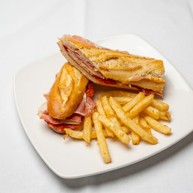 Bocata De Anchoas Con Manchego.