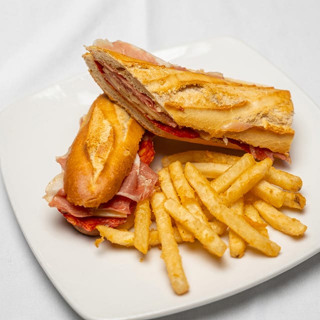 Bocata De Chorizo Con Cabrales.