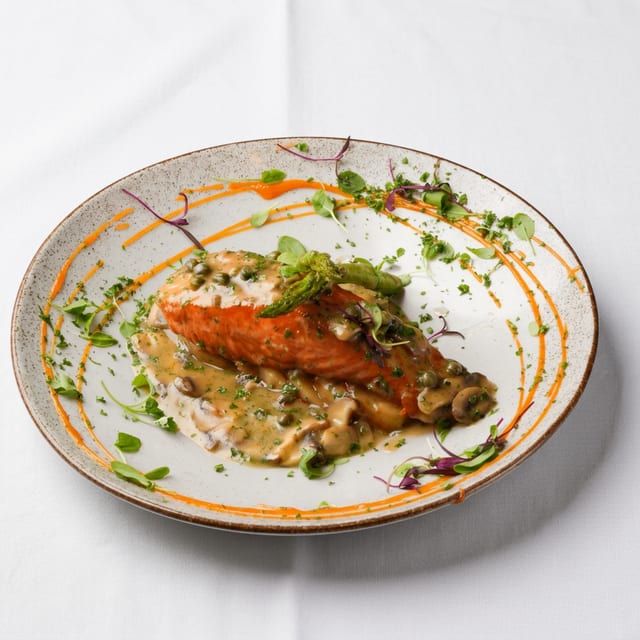 Salmon a La Pimienta Verde.