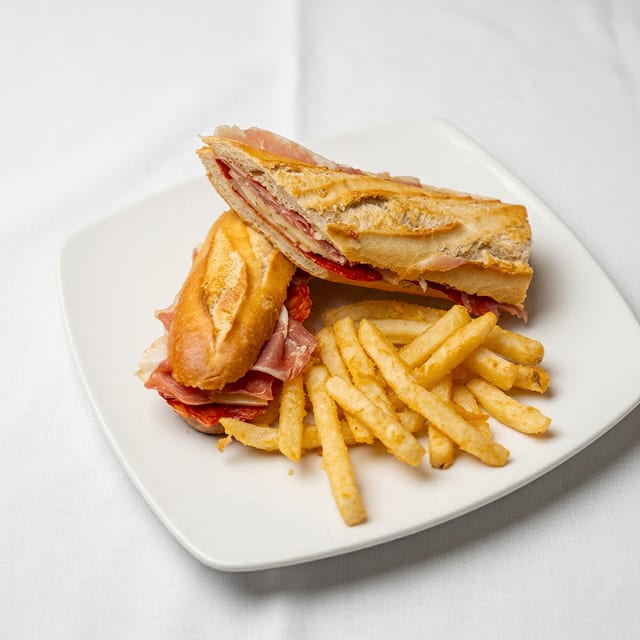 Bocata De Chorizo Con Queso.